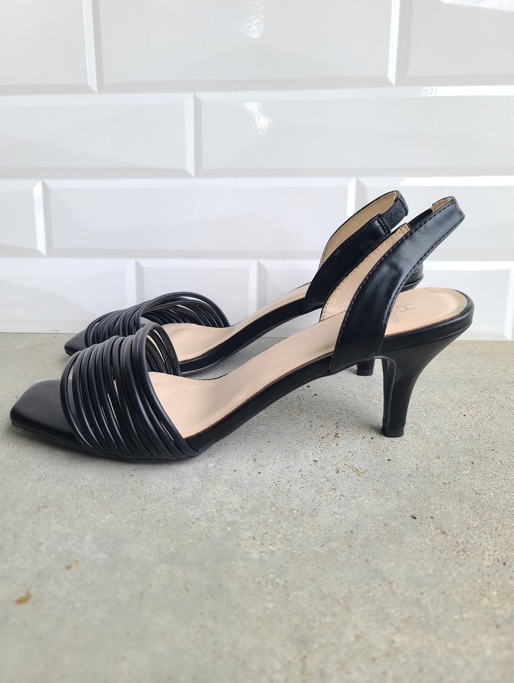 H Halston Hong Kong Black Vegan Leather Sling Back Strappy Heel Sandals 8.5 - Picture 2 of 9